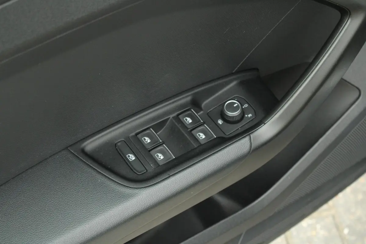 30 TFSI 110pk S-Tronic Advanced edition | Climatronic 2-zones | Cruise Control | Virtual Cockpit | Hill Hold assist | 17" Velgen | Verwarmbare Spiegels