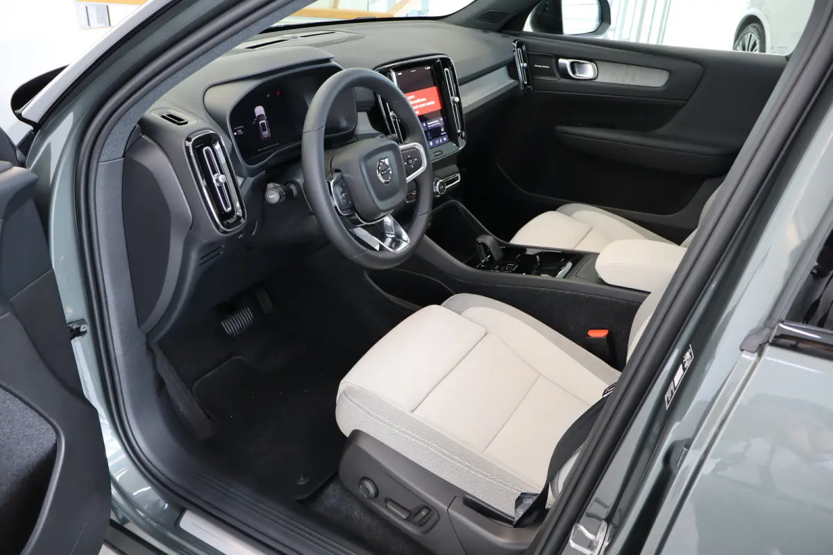 Ultra Europa | 19" 5-spaaks glossy black/diamond cut | Activering Achterklep/-deksel automatisch | Adaptive Cruise control