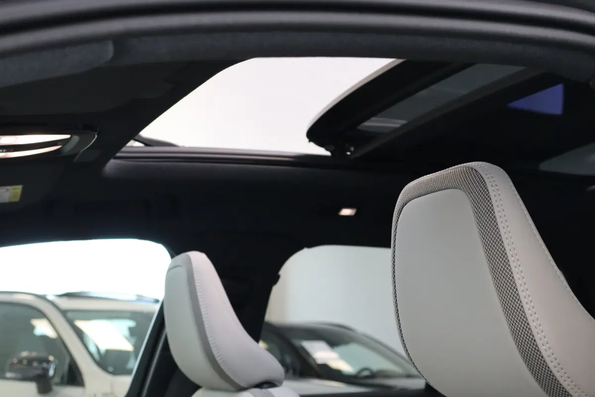 Ultra Europa | 19" 5-spaaks glossy black/diamond cut | Activering Achterklep/-deksel automatisch | Adaptive Cruise control