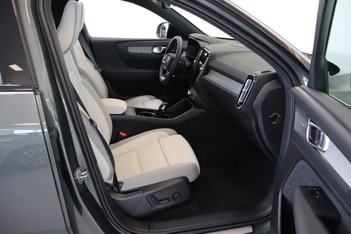 Ultra Europa | 19" 5-spaaks glossy black/diamond cut | Activering Achterklep/-deksel automatisch | Adaptive Cruise control