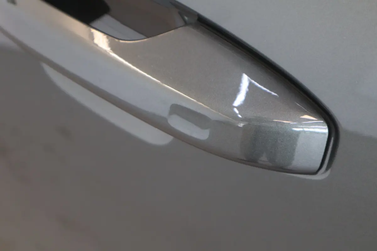 Ultra Europa | 19" 5-spaaks glossy black/diamond cut | Activering Achterklep/-deksel automatisch | Adaptive Cruise control