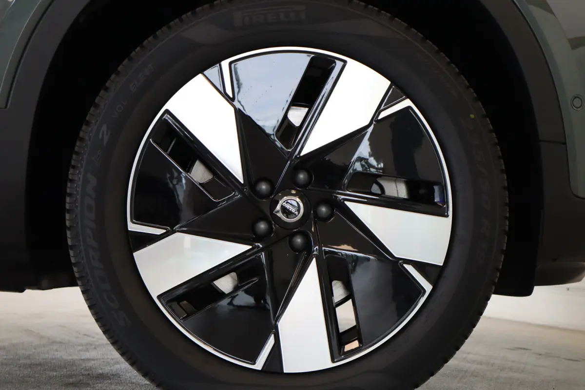 Ultra Europa | 19" 5-spaaks glossy black/diamond cut | Activering Achterklep/-deksel automatisch | Adaptive Cruise control