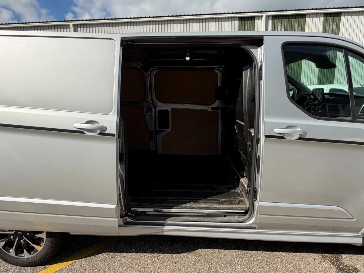 320 2.0 TDCI L2H1 Sport Automaat 170PK / Dubbel schuifdeur / Trekhaak