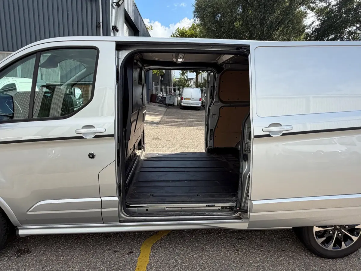 320 2.0 TDCI L2H1 Sport Automaat 170PK / Dubbel schuifdeur / Trekhaak