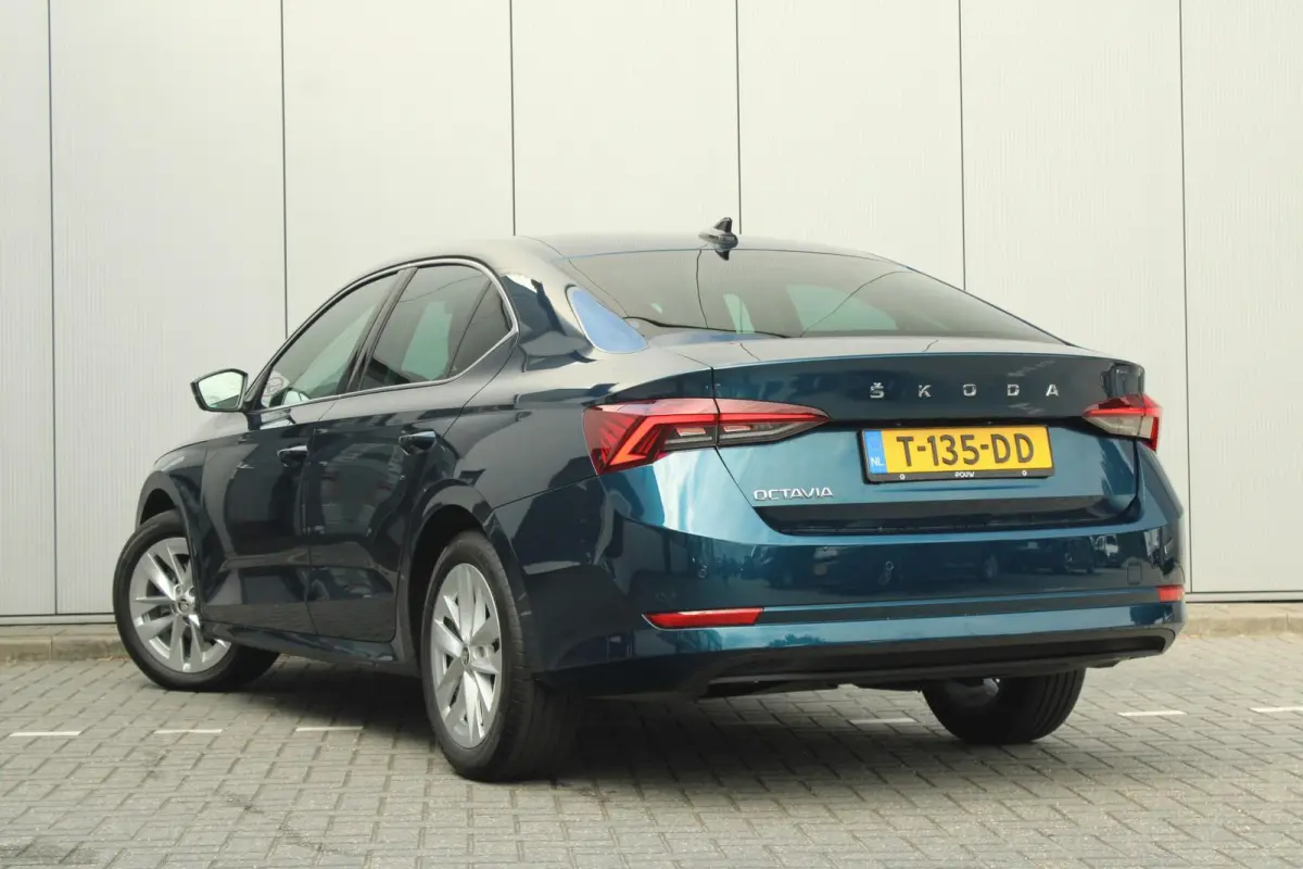 1.0 TSI 110pk Business Edition Plus | Keyless Entry | Navigatie | Apple CarPlay/ Android Auto | Parkeersensoren Voor/ Achter | Cruise Control Adaptieve