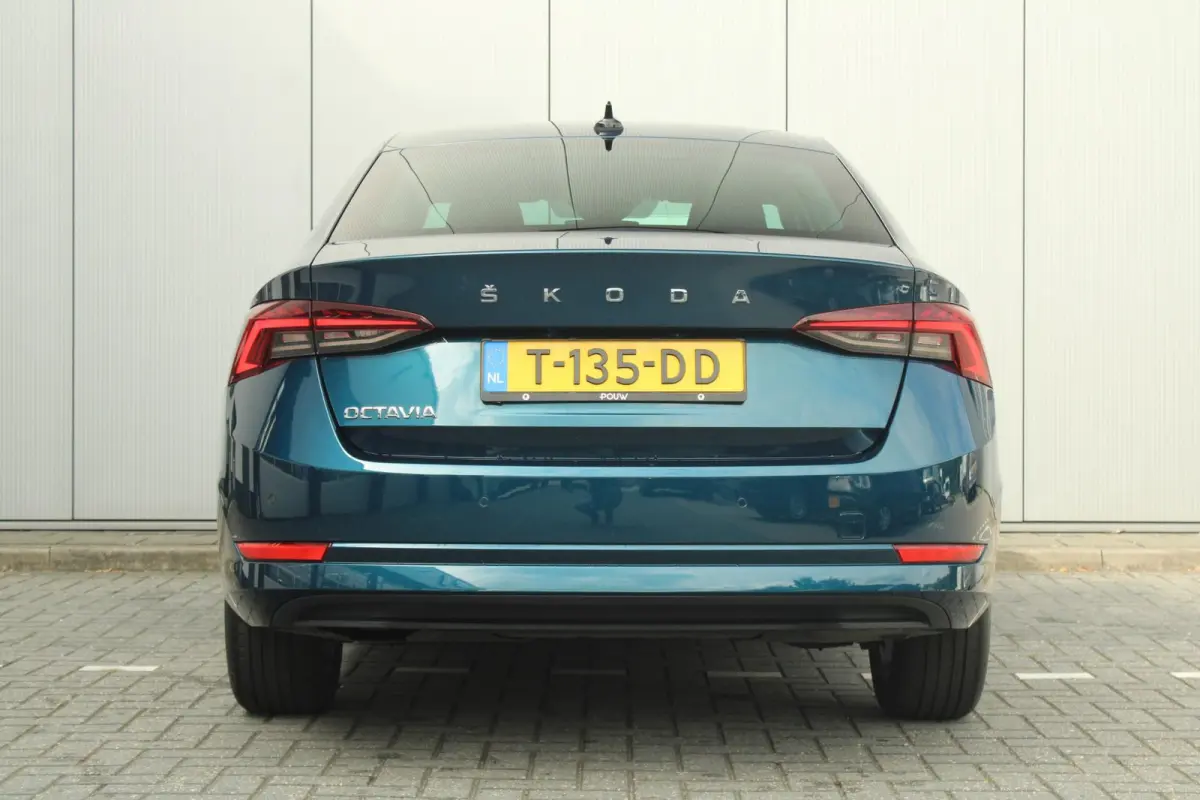 1.0 TSI 110pk Business Edition Plus | Keyless Entry | Navigatie | Apple CarPlay/ Android Auto | Parkeersensoren Voor/ Achter | Cruise Control Adaptieve