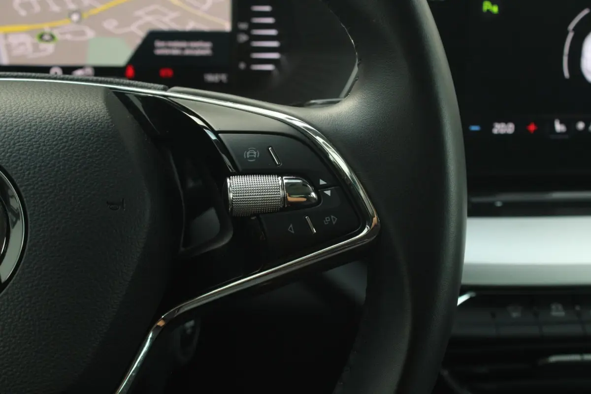 1.0 TSI 110pk Business Edition Plus | Keyless Entry | Navigatie | Apple CarPlay/ Android Auto | Parkeersensoren Voor/ Achter | Cruise Control Adaptieve