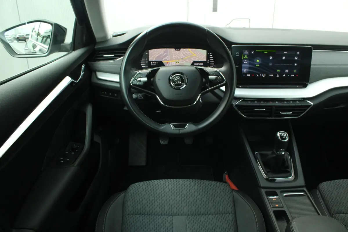 1.0 TSI 110pk Business Edition Plus | Keyless Entry | Navigatie | Apple CarPlay/ Android Auto | Parkeersensoren Voor/ Achter | Cruise Control Adaptieve