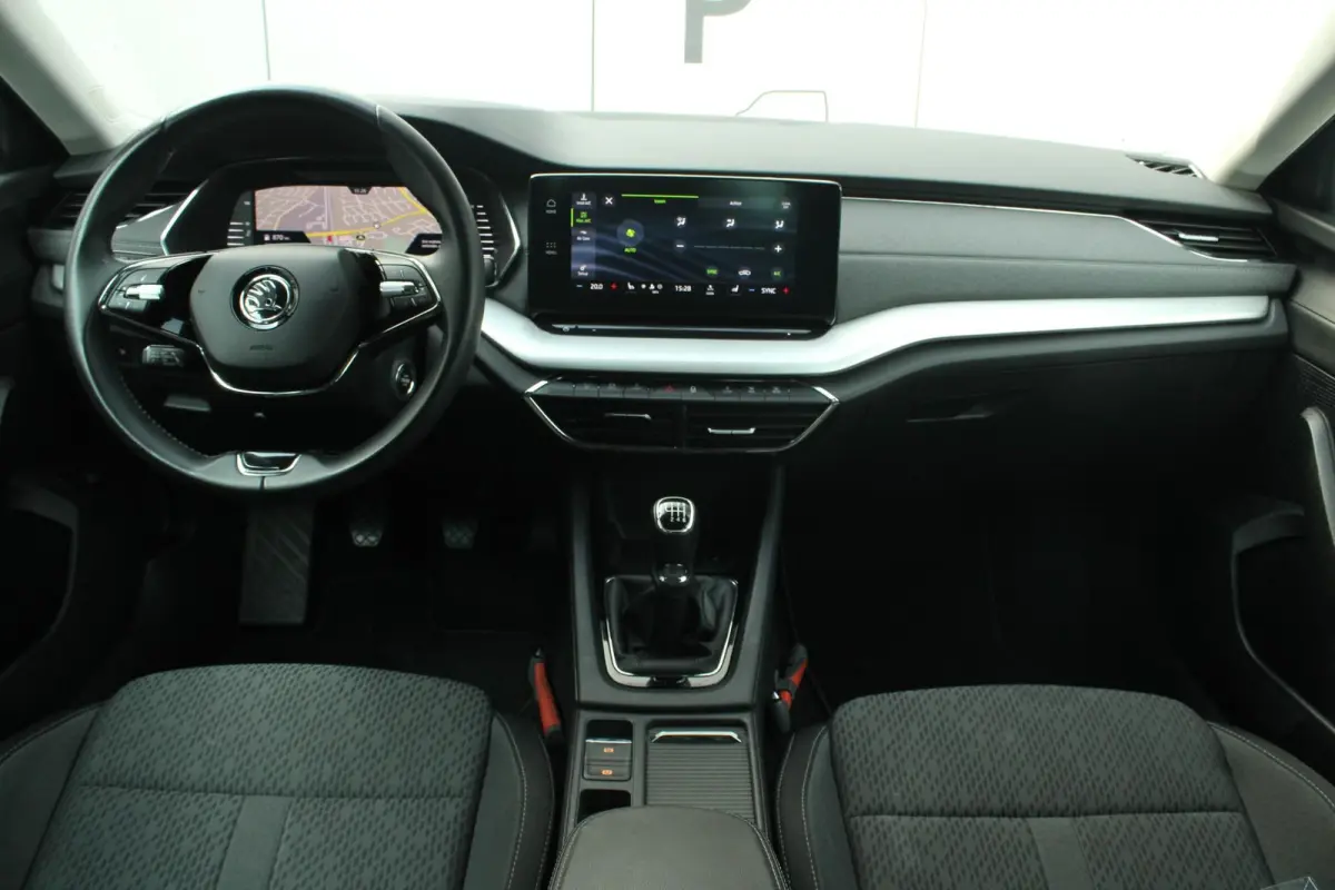 1.0 TSI 110pk Business Edition Plus | Keyless Entry | Navigatie | Apple CarPlay/ Android Auto | Parkeersensoren Voor/ Achter | Cruise Control Adaptieve