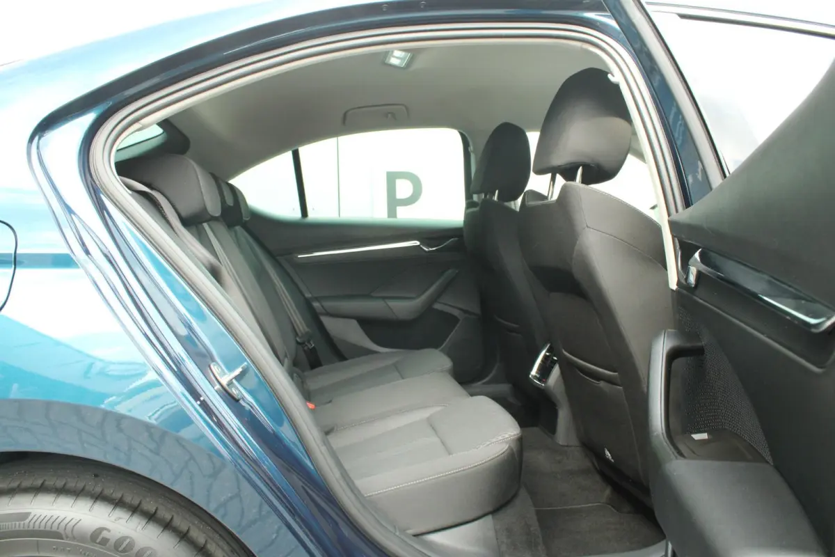 1.0 TSI 110pk Business Edition Plus | Keyless Entry | Navigatie | Apple CarPlay/ Android Auto | Parkeersensoren Voor/ Achter | Cruise Control Adaptieve