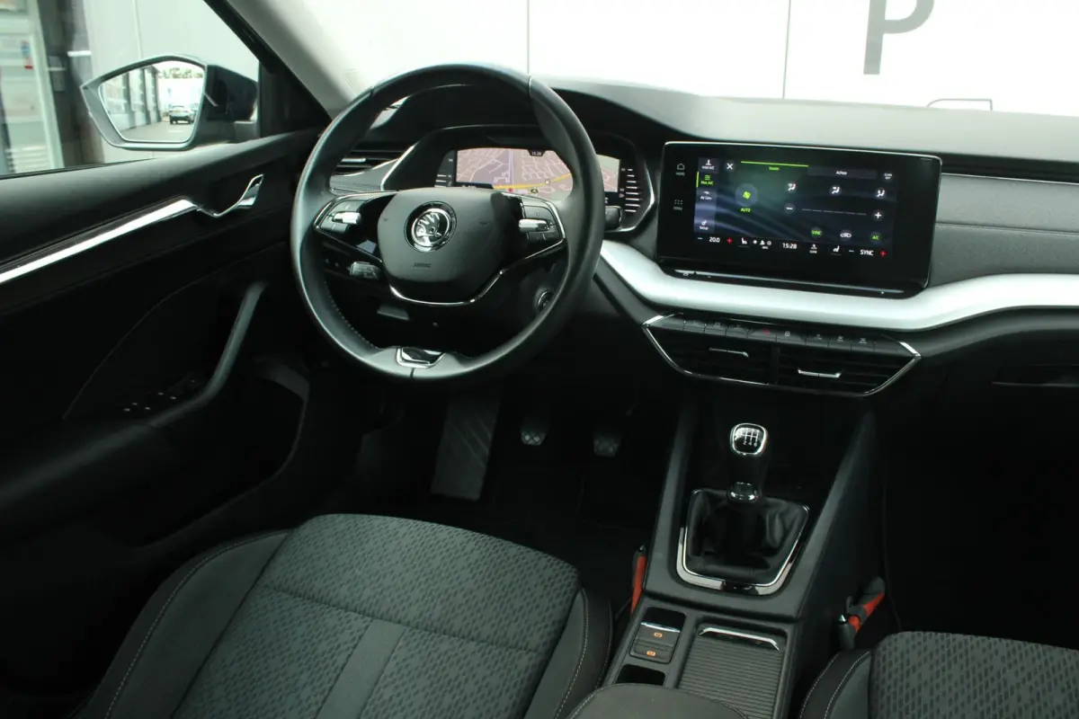 1.0 TSI 110pk Business Edition Plus | Keyless Entry | Navigatie | Apple CarPlay/ Android Auto | Parkeersensoren Voor/ Achter | Cruise Control Adaptieve