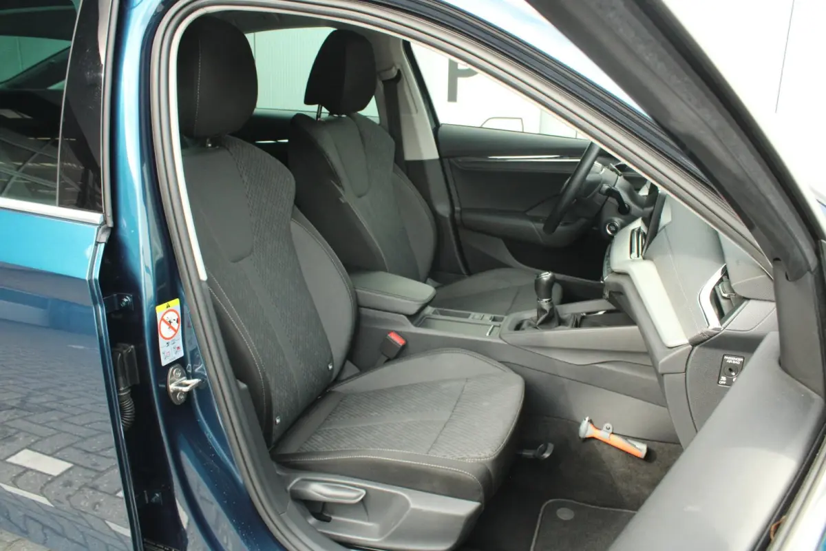 1.0 TSI 110pk Business Edition Plus | Keyless Entry | Navigatie | Apple CarPlay/ Android Auto | Parkeersensoren Voor/ Achter | Cruise Control Adaptieve