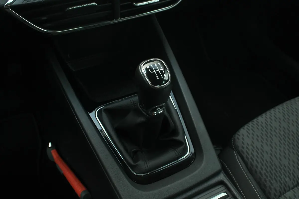 1.0 TSI 110pk Business Edition Plus | Keyless Entry | Navigatie | Apple CarPlay/ Android Auto | Parkeersensoren Voor/ Achter | Cruise Control Adaptieve