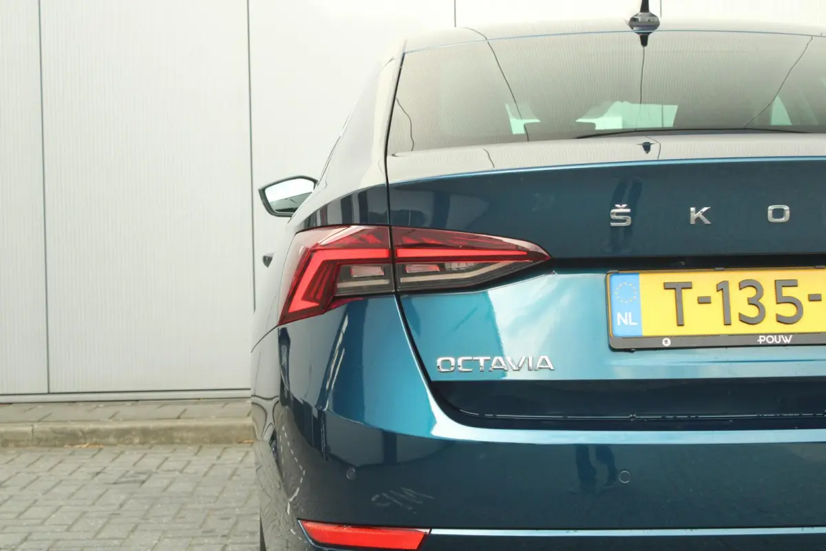 1.0 TSI 110pk Business Edition Plus | Keyless Entry | Navigatie | Apple CarPlay/ Android Auto | Parkeersensoren Voor/ Achter | Cruise Control Adaptieve