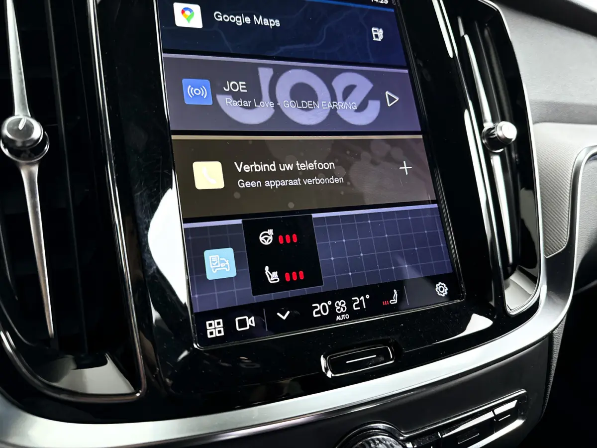 Recharge T6 AWD Plus Dark | SOH 99% | Parkeercamera | Stoel- en Stuurverwarming | Trekhaak