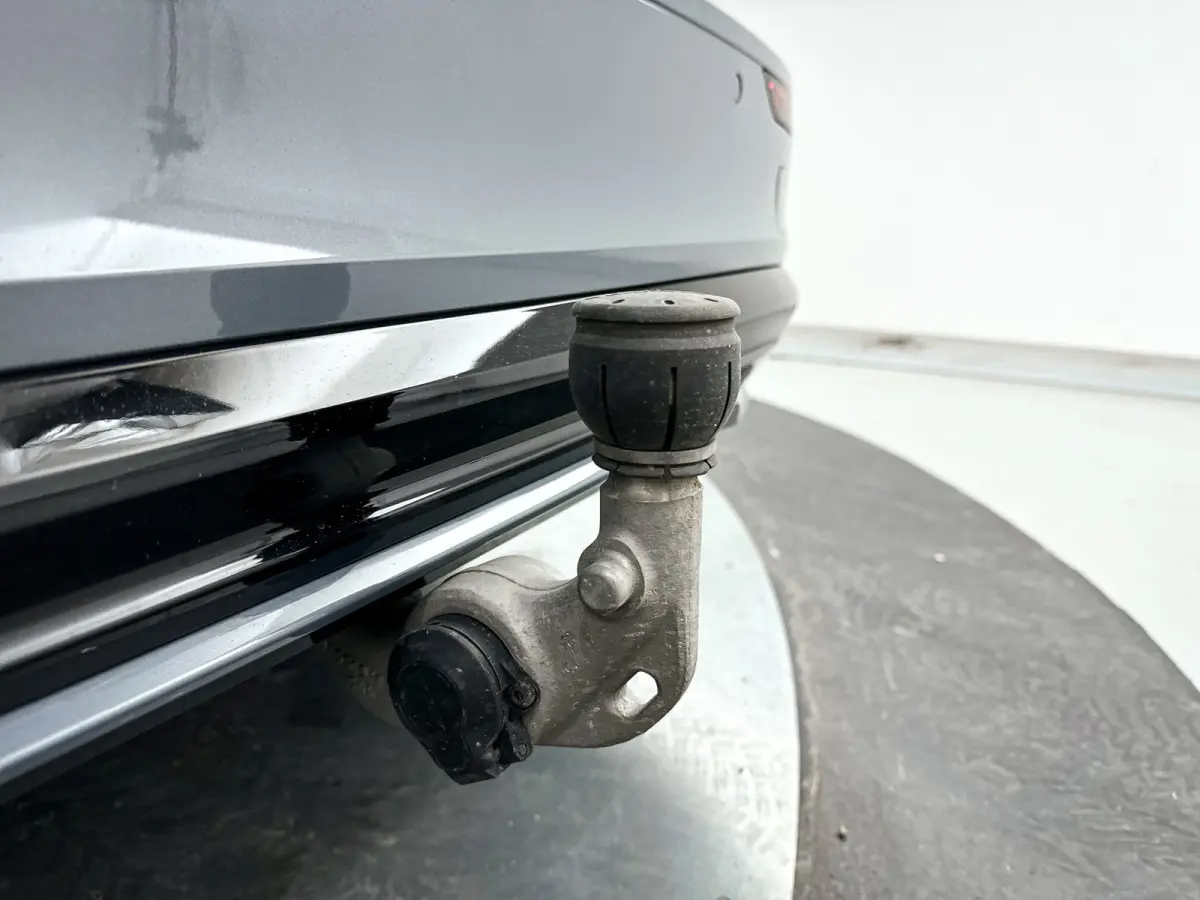 Recharge T6 AWD Plus Dark | SOH 99% | Parkeercamera | Stoel- en Stuurverwarming | Trekhaak