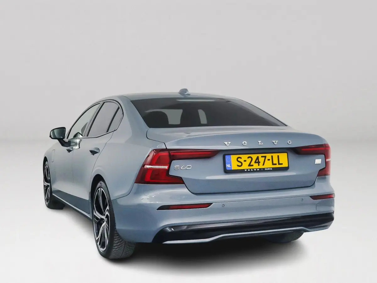 Recharge T6 AWD Plus Dark | SOH 99% | Parkeercamera | Stoel- en Stuurverwarming | Trekhaak