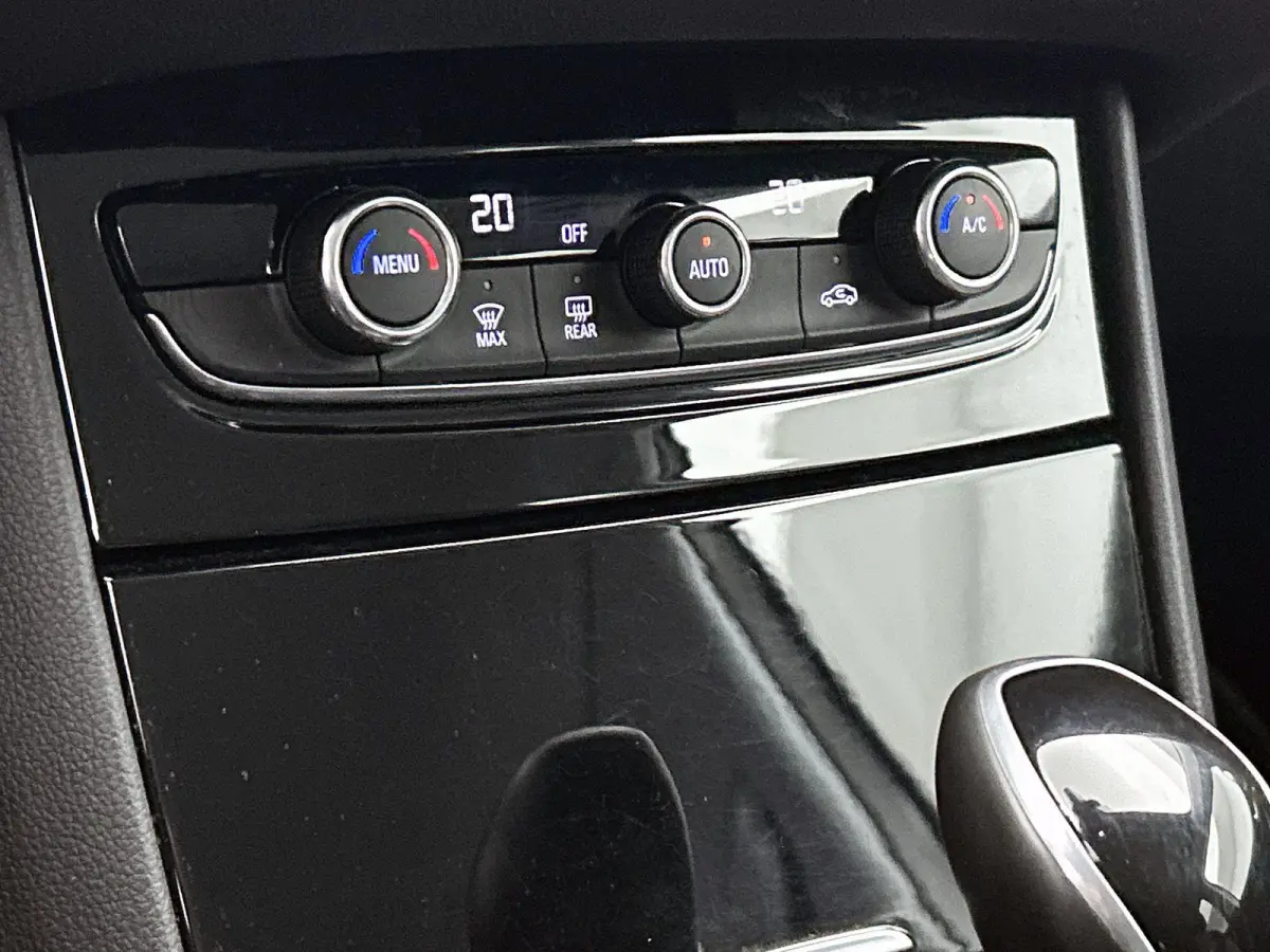 1.2 Turbo Elegance Automaat | Cruise | Navi | trekhaak | LMV | Camera