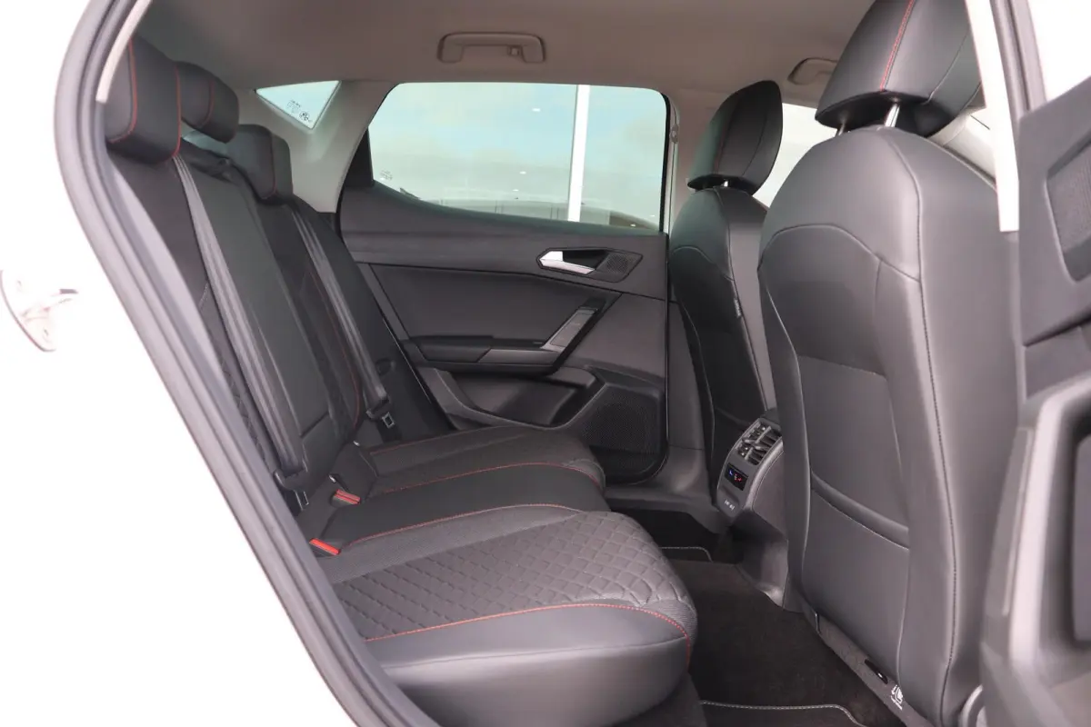 1.4 TSI eHybrid 204pk PHEV FR Business Intense | SoH 94% | Navigatie | PDC | Stuur en Stoelverwarming | Carplay
