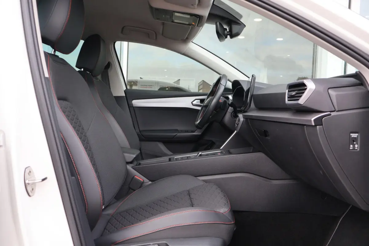 1.4 TSI eHybrid 204pk PHEV FR Business Intense | SoH 94% | Navigatie | PDC | Stuur en Stoelverwarming | Carplay