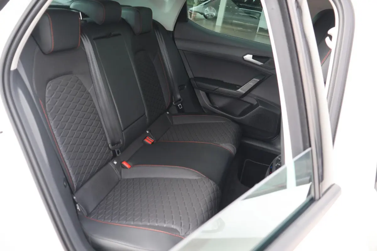 1.4 TSI eHybrid 204pk PHEV FR Business Intense | SoH 94% | Navigatie | PDC | Stuur en Stoelverwarming | Carplay