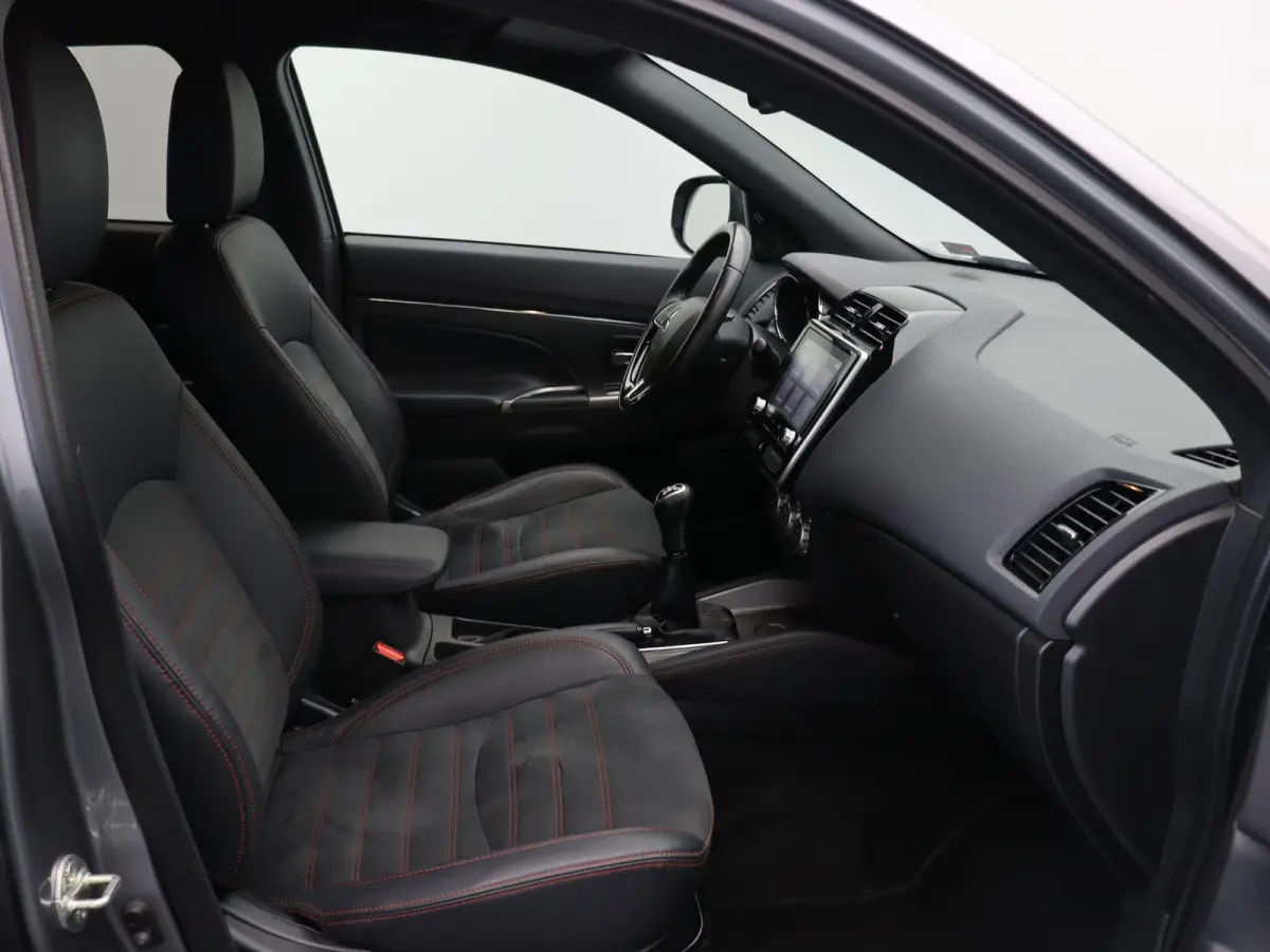 2.0 Intense | Stoelverwarming | Achteruitrij Camera | Trekhaak |Climate Control | Lederen Bekleding | Led Dimlicht |