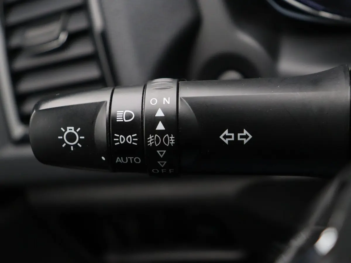 2.0 Intense | Stoelverwarming | Achteruitrij Camera | Trekhaak |Climate Control | Lederen Bekleding | Led Dimlicht |