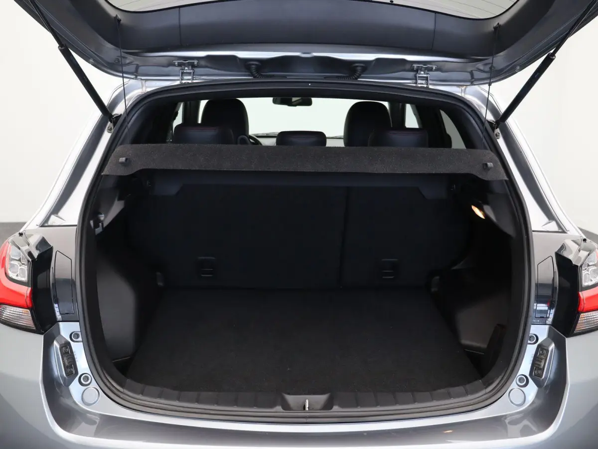 2.0 Intense | Stoelverwarming | Achteruitrij Camera | Trekhaak |Climate Control | Lederen Bekleding | Led Dimlicht |