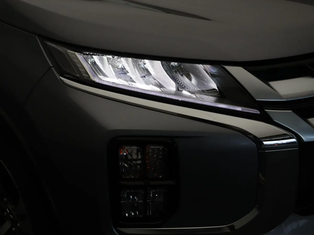 2.0 Intense | Stoelverwarming | Achteruitrij Camera | Trekhaak |Climate Control | Lederen Bekleding | Led Dimlicht |