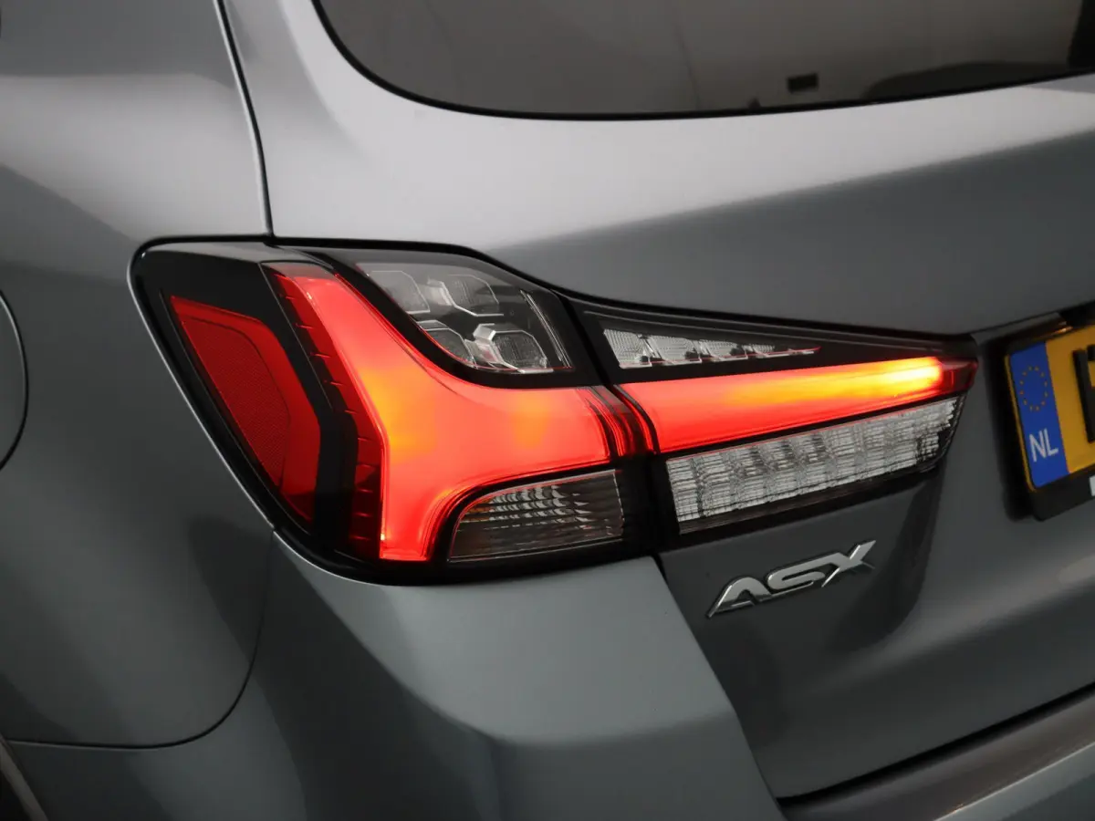 2.0 Intense | Stoelverwarming | Achteruitrij Camera | Trekhaak |Climate Control | Lederen Bekleding | Led Dimlicht |