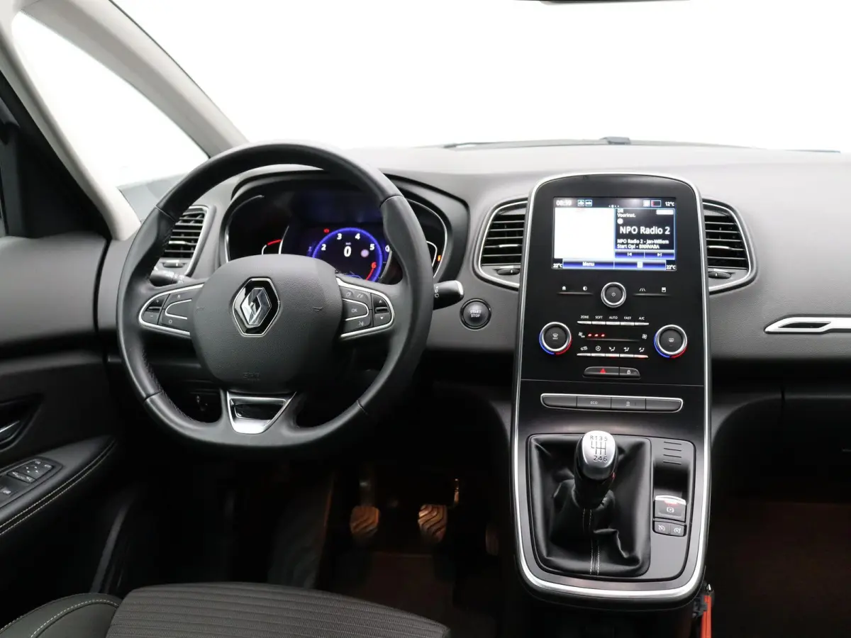 1.3 TCe Business Zen | volledig dealer onderhouden | 1ste eigenaar | Achteruitrijcamera | Parkeersensoren voor en achter | Navigatie | Dodehoekwaarschuwing |