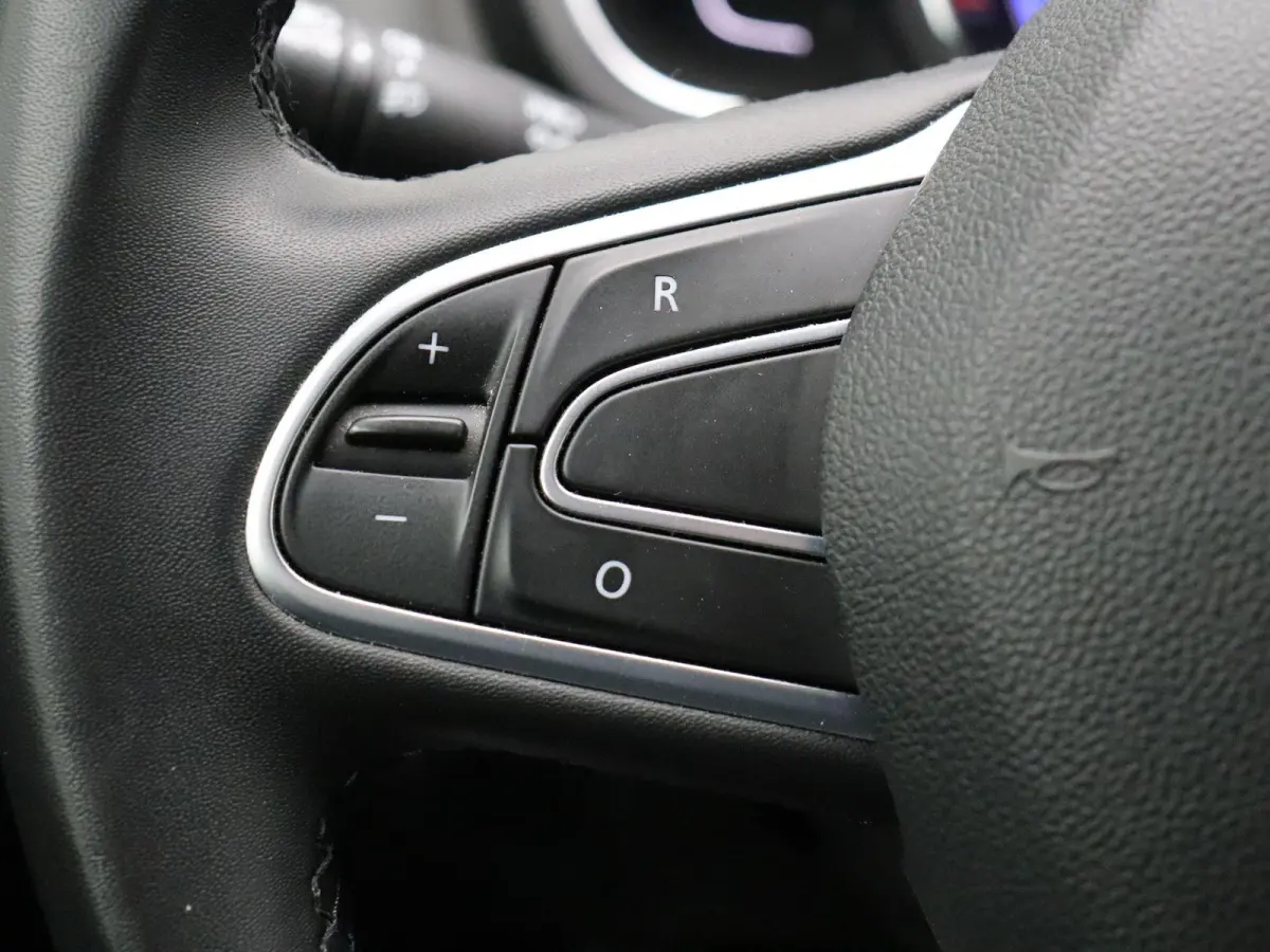 1.3 TCe Business Zen | volledig dealer onderhouden | 1ste eigenaar | Achteruitrijcamera | Parkeersensoren voor en achter | Navigatie | Dodehoekwaarschuwing |