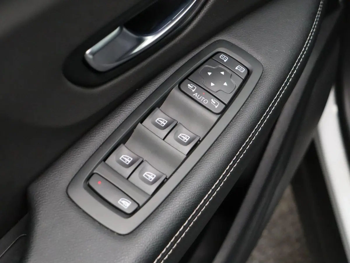 1.3 TCe Business Zen | volledig dealer onderhouden | 1ste eigenaar | Achteruitrijcamera | Parkeersensoren voor en achter | Navigatie | Dodehoekwaarschuwing |