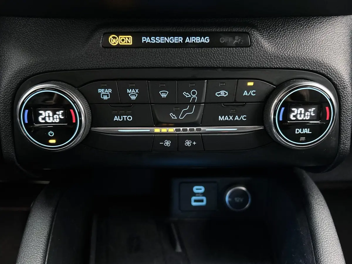 1.5 EcoBoost ST-Line | Trekhaak | Airco | 19 Inch Velgen | Navigatie | Parkeersensoren |