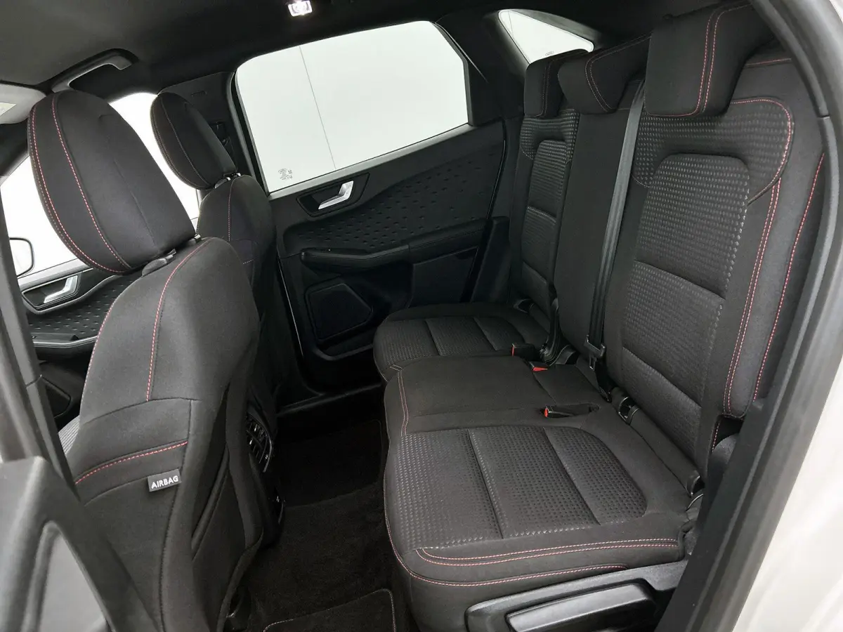 1.5 EcoBoost ST-Line | Trekhaak | Airco | 19 Inch Velgen | Navigatie | Parkeersensoren |