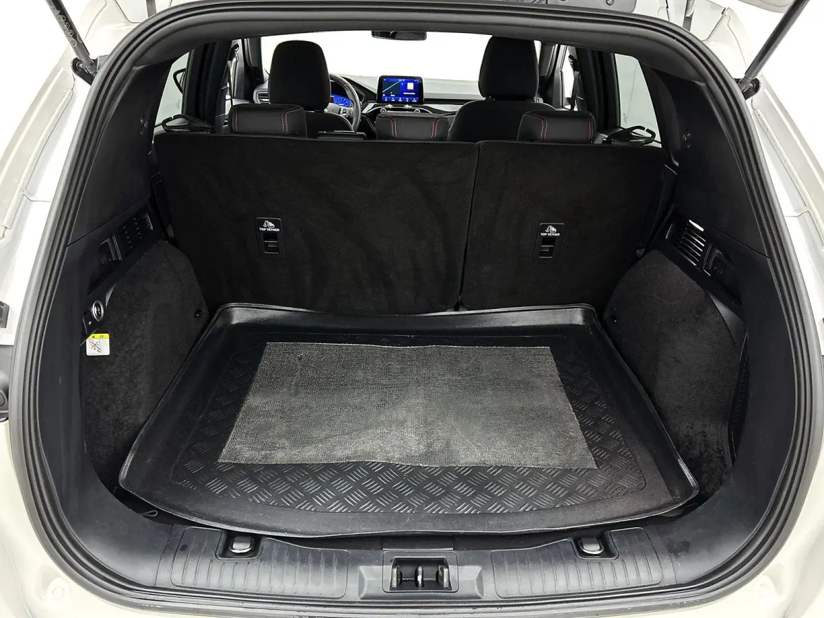 1.5 EcoBoost ST-Line | Trekhaak | Airco | 19 Inch Velgen | Navigatie | Parkeersensoren |