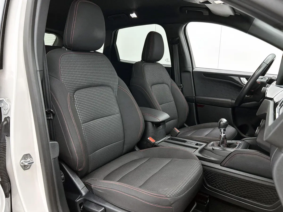 1.5 EcoBoost ST-Line | Trekhaak | Airco | 19 Inch Velgen | Navigatie | Parkeersensoren |