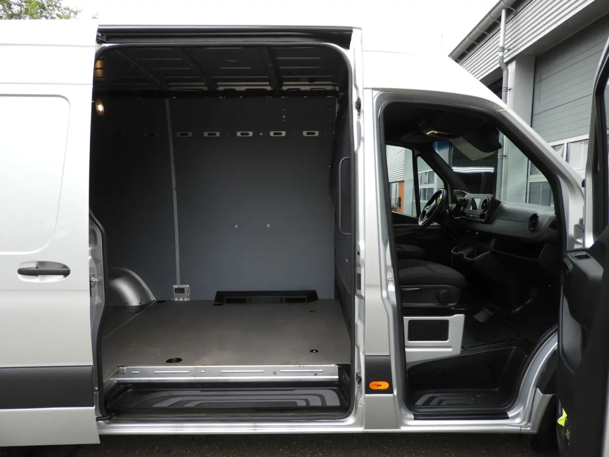 317 1.9 CDI L2H2 RWD AUT | 3.5t TREKHAAK | LED | CRUISE | CAMERA | MBUX