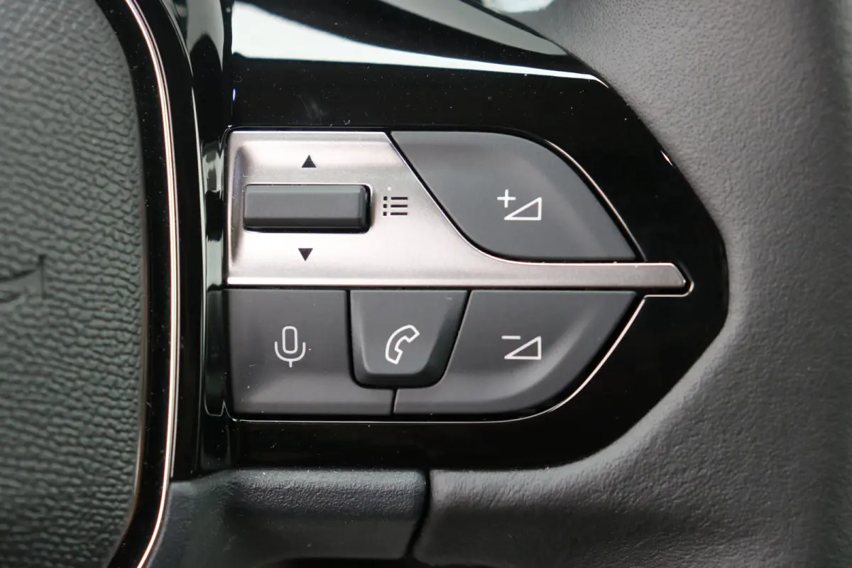 1.2 Allure Hybrid 145 | Navi | Stoel en stuurverwarming | Ad. Cruise control | 19'' LMV | Camera |