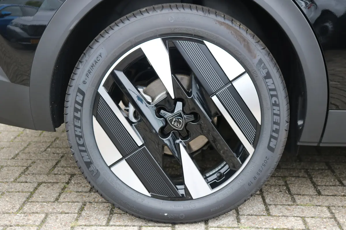 1.2 Allure Hybrid 145 | Navi | Stoel en stuurverwarming | Ad. Cruise control | 19'' LMV | Camera |