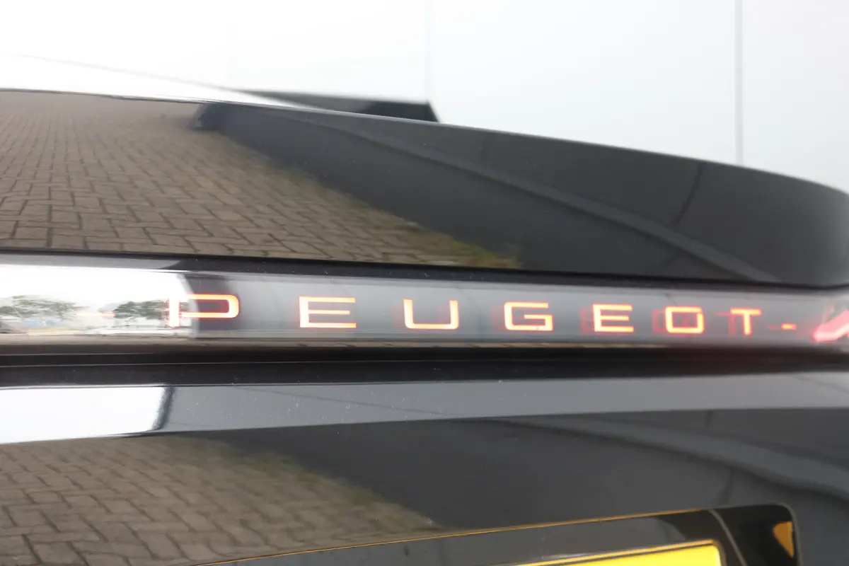 1.2 Allure Hybrid 145 | Navi | Stoel en stuurverwarming | Ad. Cruise control | 19'' LMV | Camera |