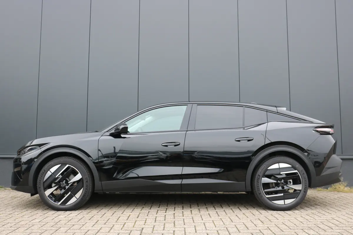 1.2 Allure Hybrid 145 | Navi | Stoel en stuurverwarming | Ad. Cruise control | 19'' LMV | Camera |