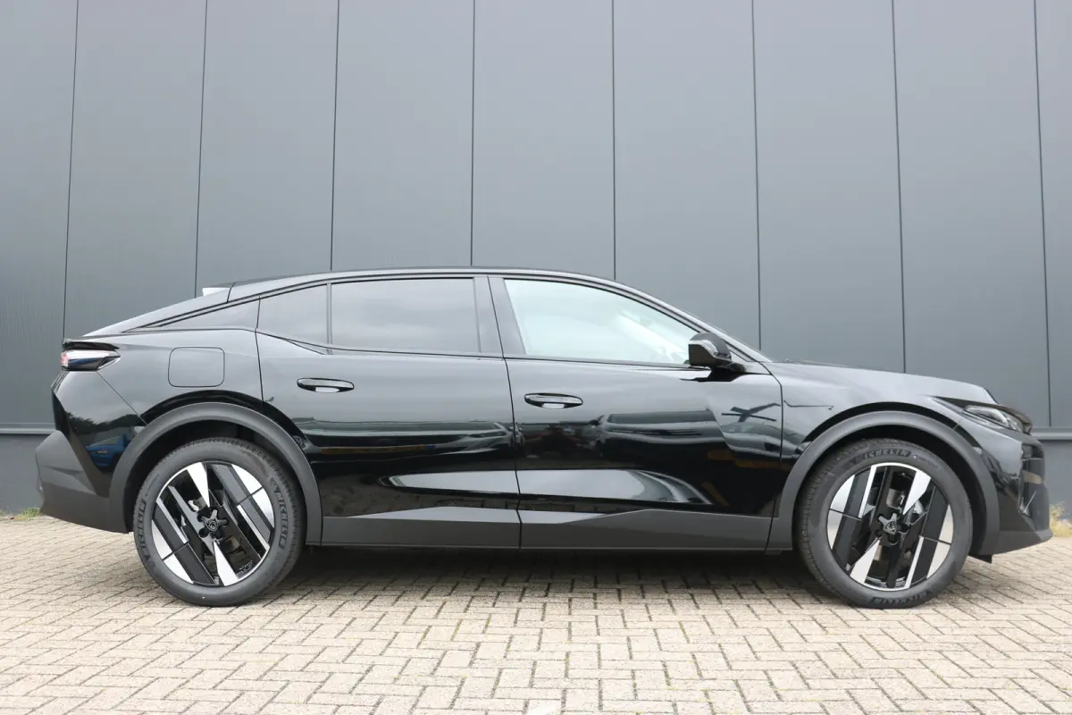 1.2 Allure Hybrid 145 | Navi | Stoel en stuurverwarming | Ad. Cruise control | 19'' LMV | Camera |
