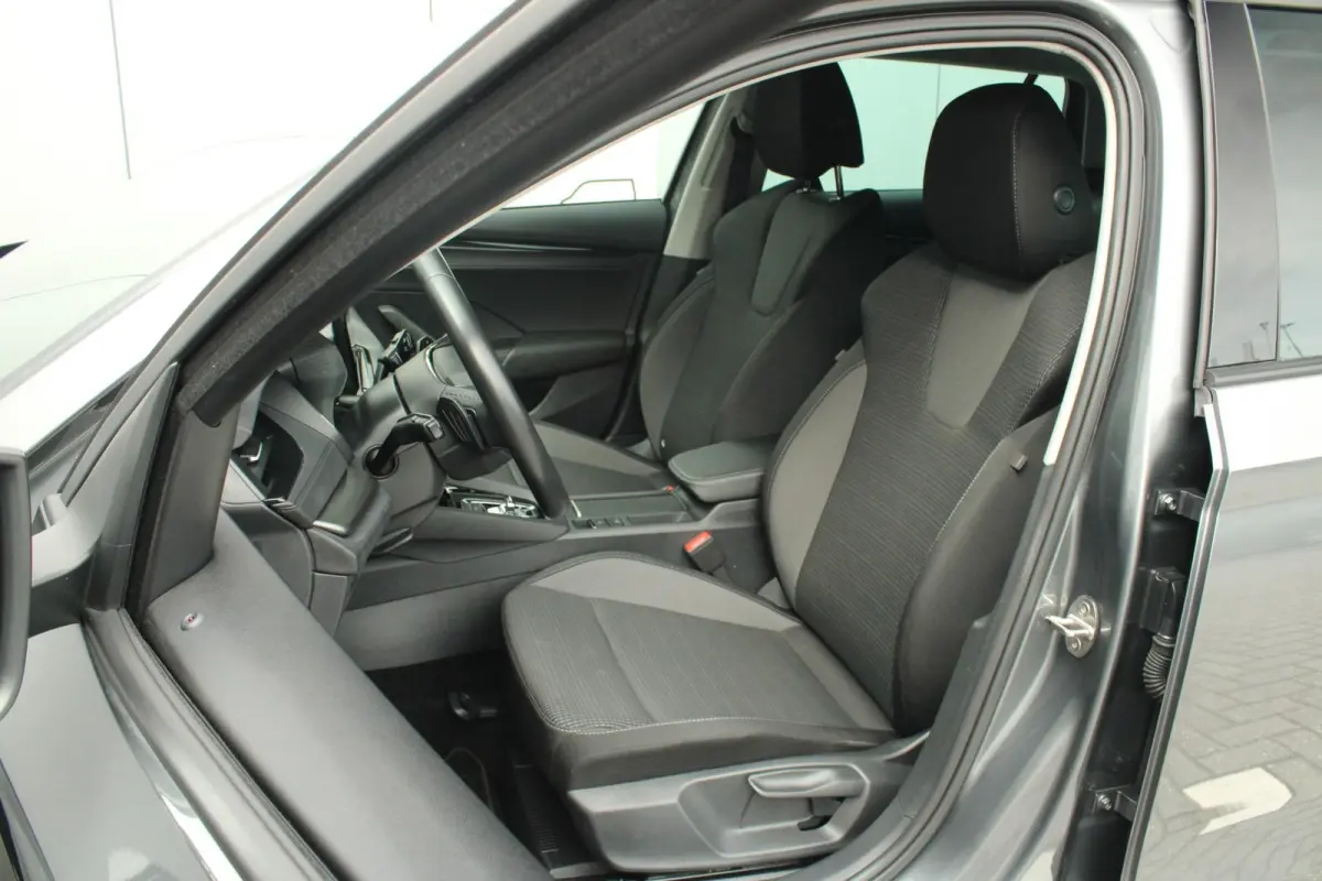 1.0 e-TSI 110pk DSG Ambition | Trekhaak Elektrisch | Cruise Control | Navigatie | Parkeersensoren | Apple CarPlay / Android Auto