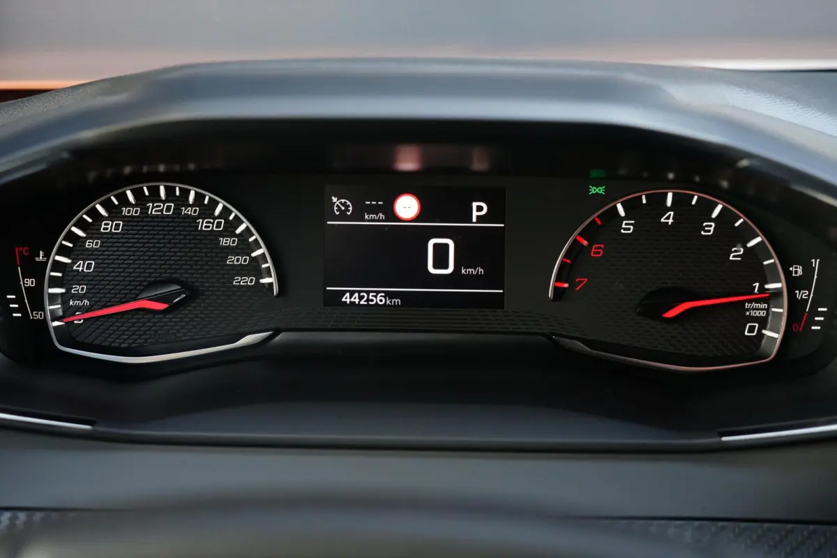 1.2 PureTech Allure, NL, aut. cam. CarPlay, LED