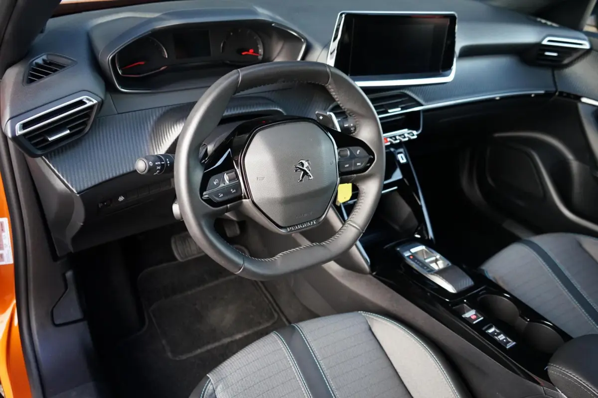 1.2 PureTech Allure, NL, aut. cam. CarPlay, LED
