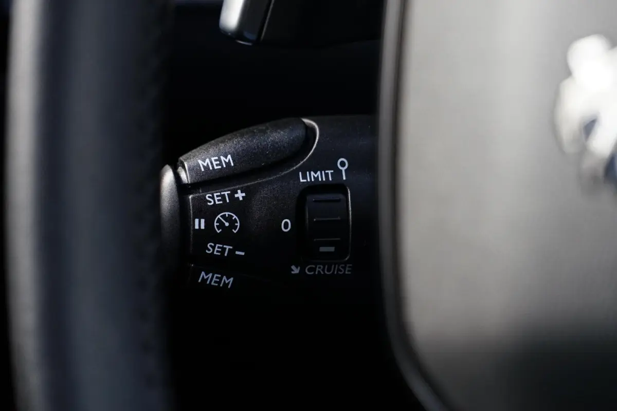 1.2 PureTech Allure, NL, aut. cam. CarPlay, LED