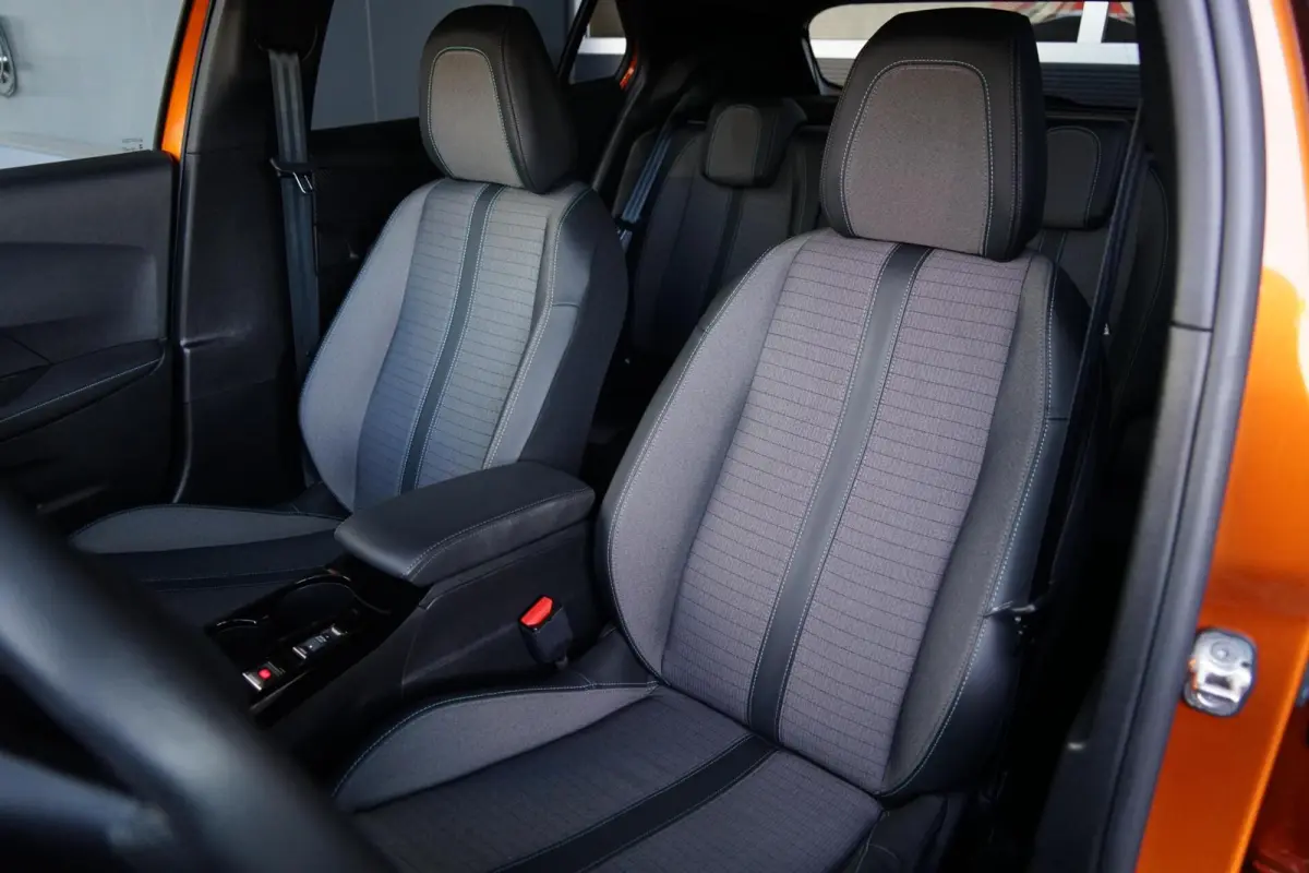 1.2 PureTech Allure, NL, aut. cam. CarPlay, LED