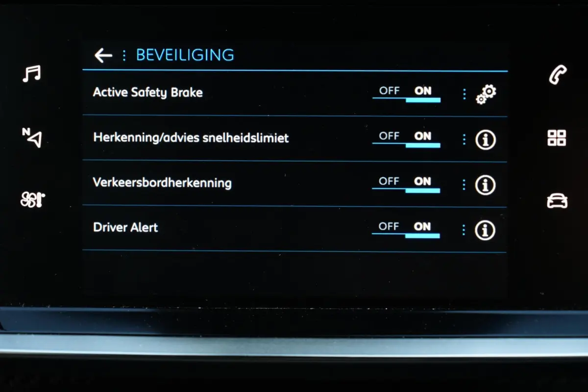 1.2 PureTech Allure, NL, aut. cam. CarPlay, LED