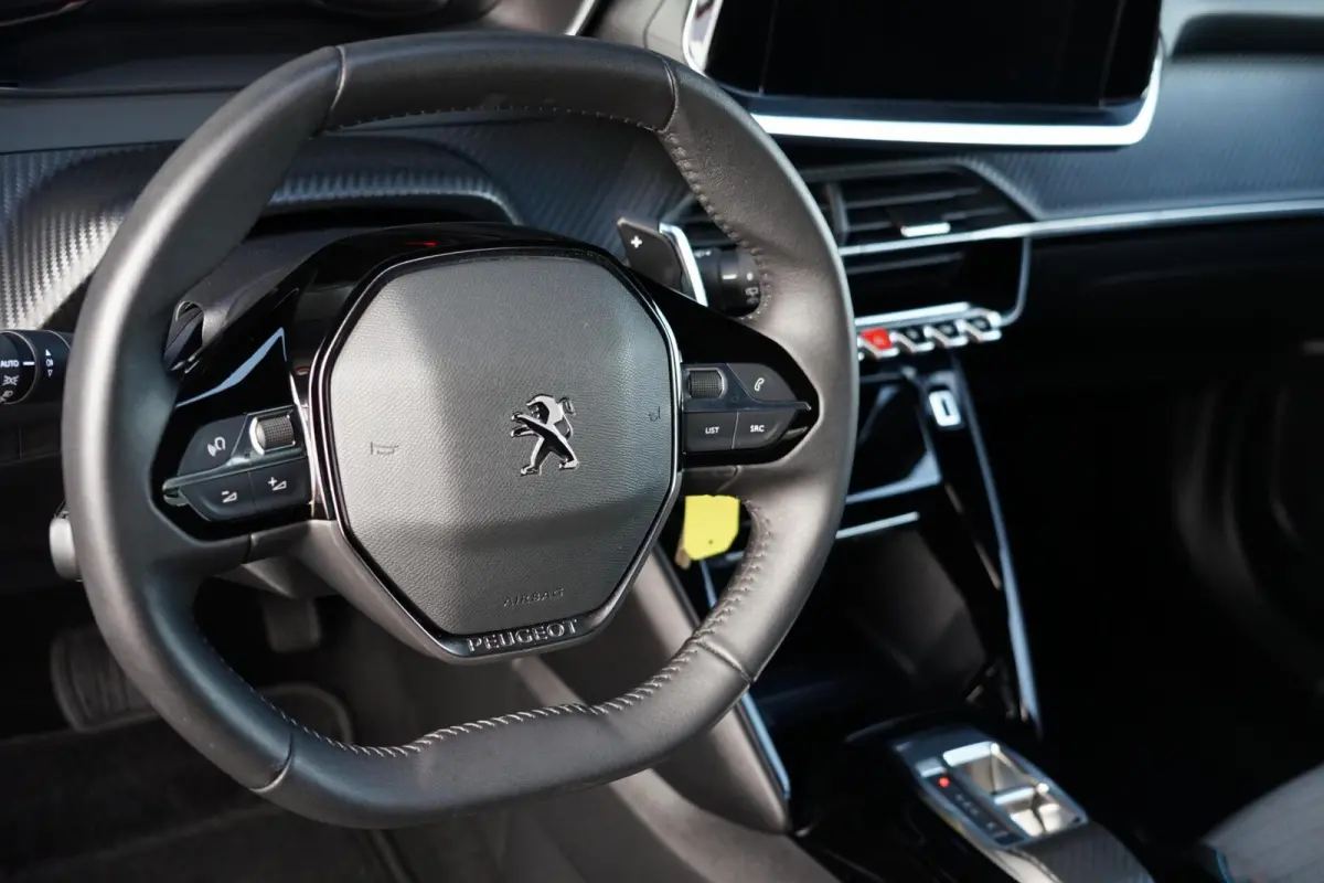 1.2 PureTech Allure, NL, aut. cam. CarPlay, LED